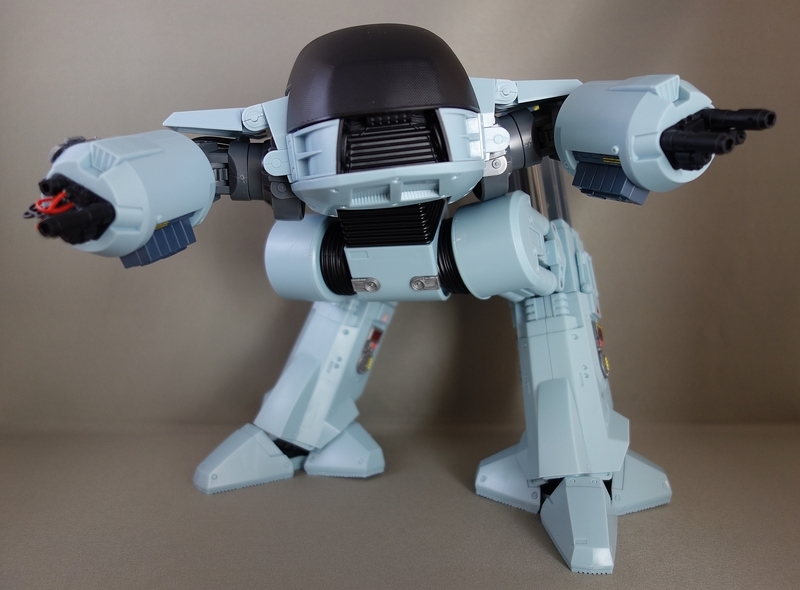 [����] [MODEROID] �κ�İ - ED-209 [4580828670945]