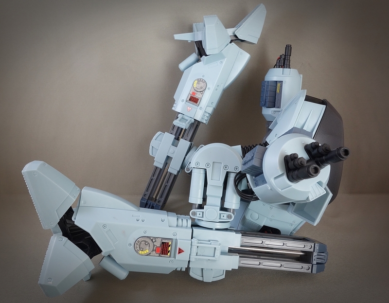 [����] [MODEROID] �κ�İ - ED-209 [4580828670945]